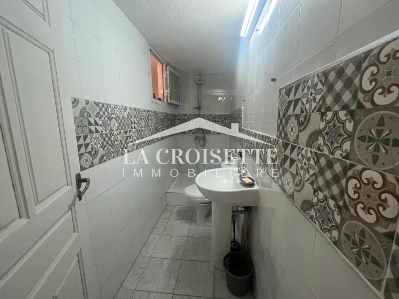 Rez-de-chaussée de villa meublé S+3 avec piscine à Gammarth  